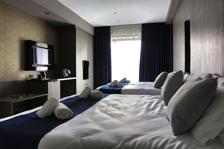 Room 7 of 33