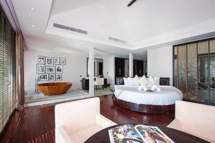 Room 12 of 26