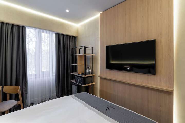 Room 4 of 36