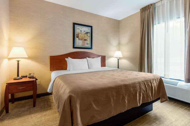 1 King Bed (9 of 23)