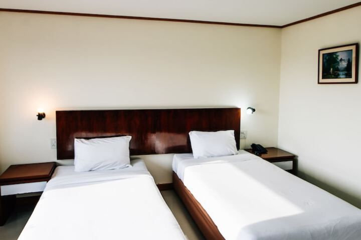 Room 10 of 76