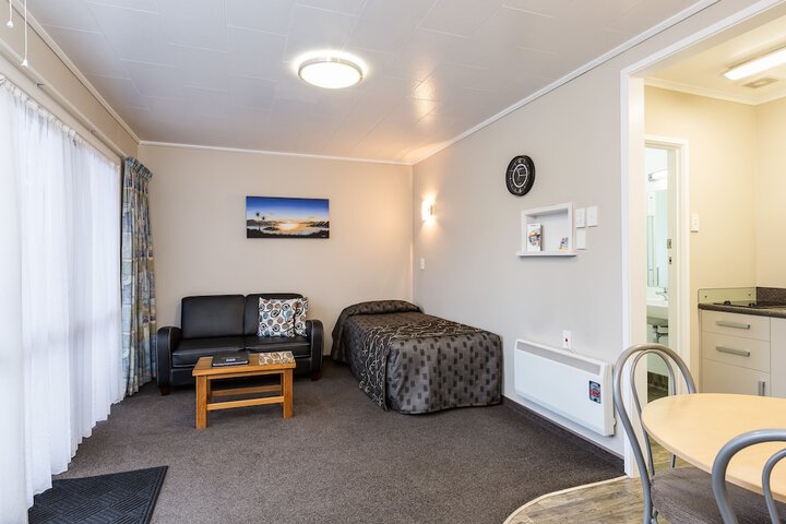 Room 6 of 35