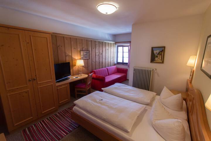 Room 6 of 34