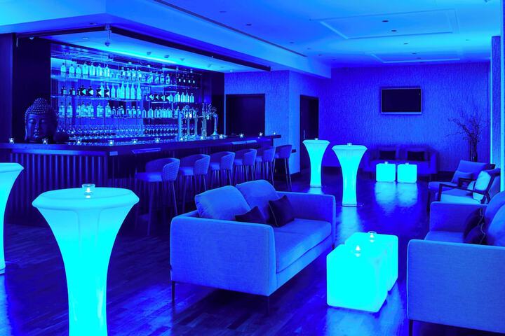 Lounge 26 of 59