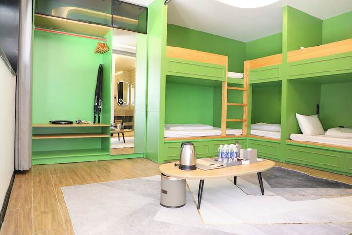 Room 28 of 63