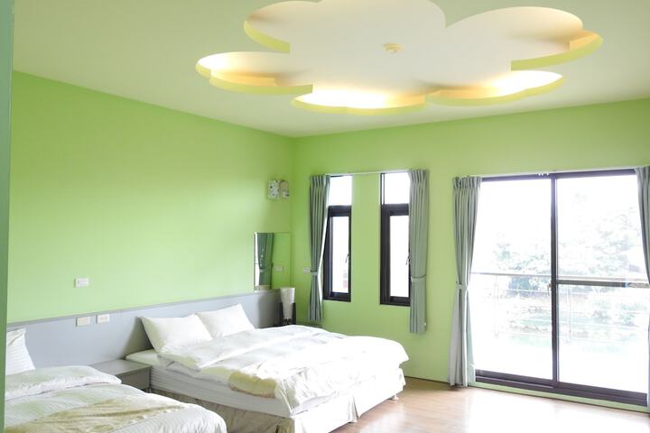 Room 5 of 80