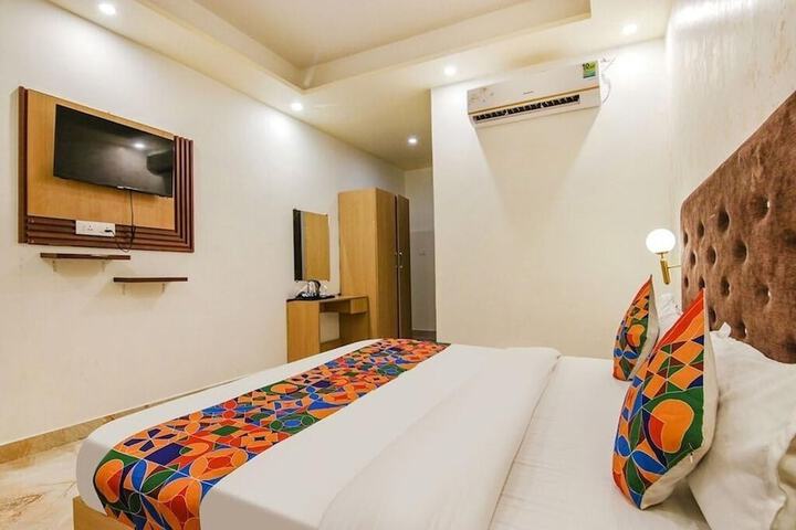 Room 2 of 7