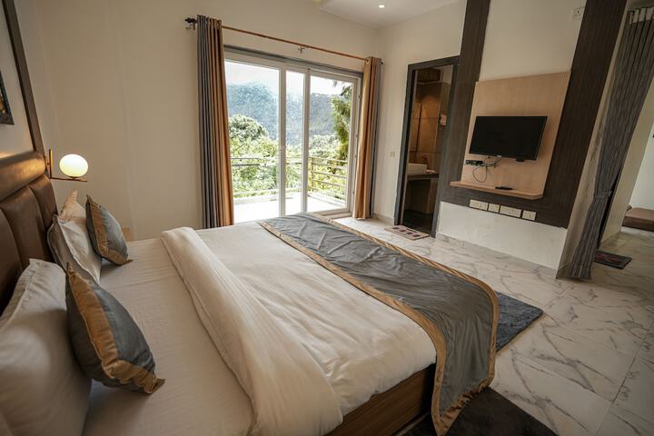 Room 5 of 60