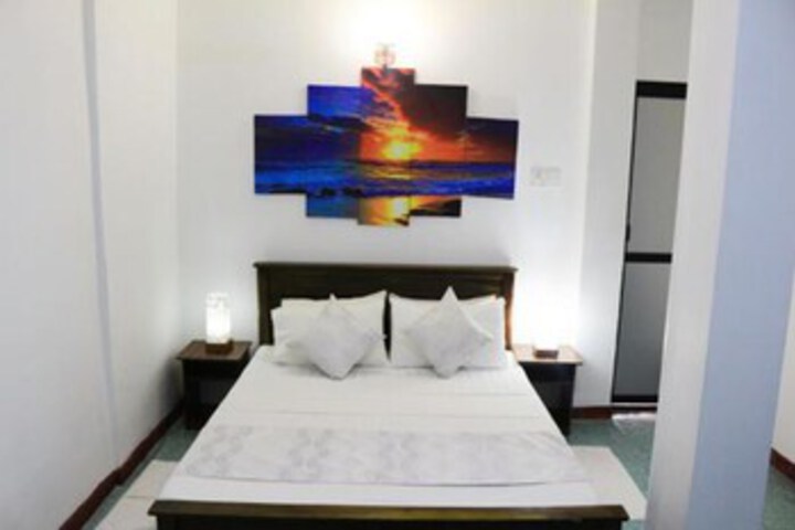 Room 12 of 22