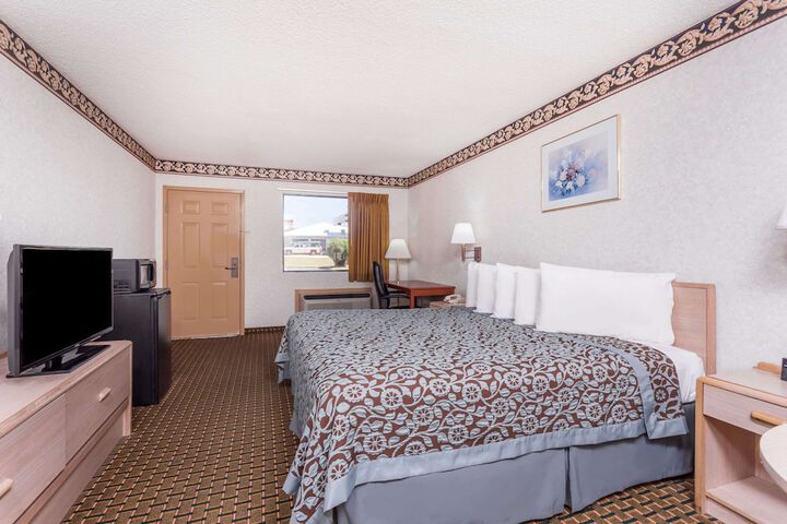 1 King Bed (8 of 11)