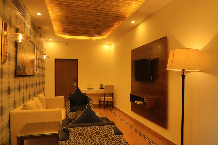 Room 5 of 38
