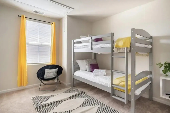 Room 4 of 12