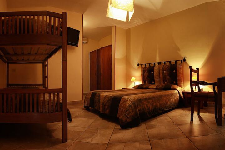 Room 5 of 100