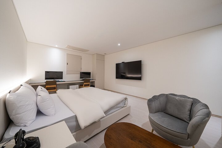 Room 35 of 104