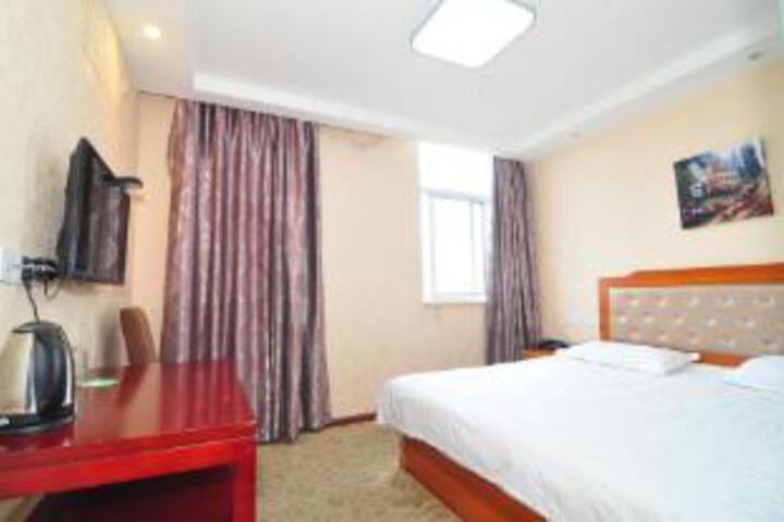 Room 4 of 6
