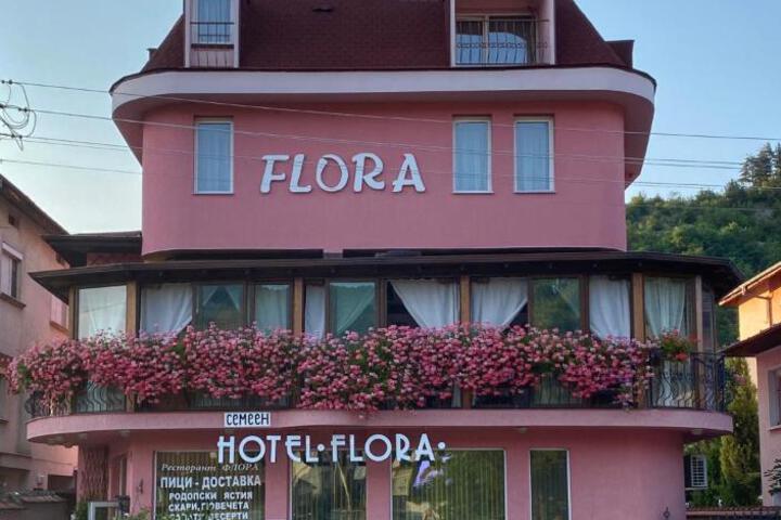 Family Hotel Flora
