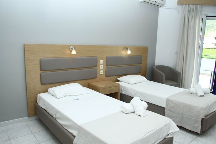 Room 10 of 105