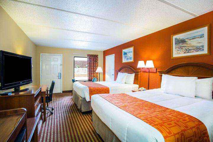 Standard Room, King or Two Doubles (5 of 9)
