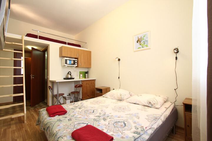 Room 4 of 17