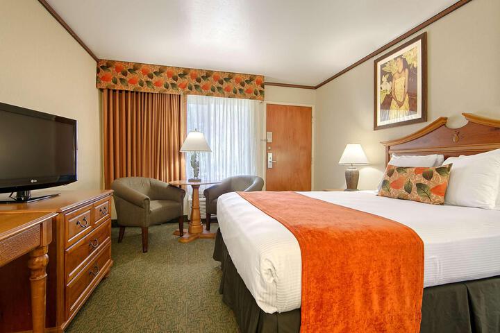 1 Queen Bed Refrigerator WiFi (6 of 10)