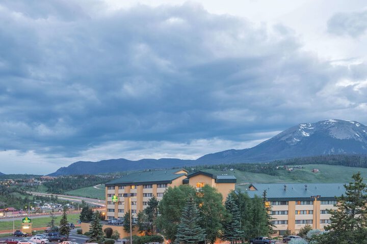 cheap hotels in silverthorne colorado