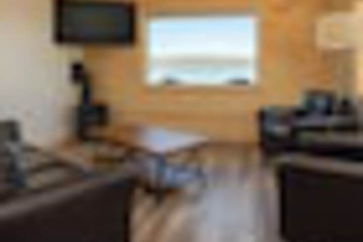 Room 53 of 210