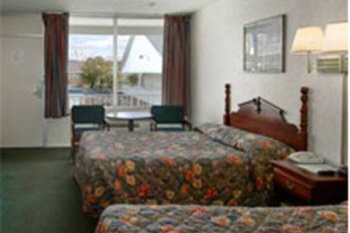 Room 7 of 9