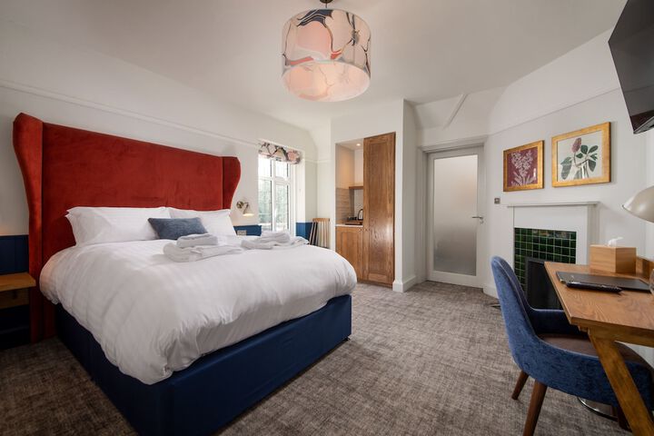 Room 4 of 12