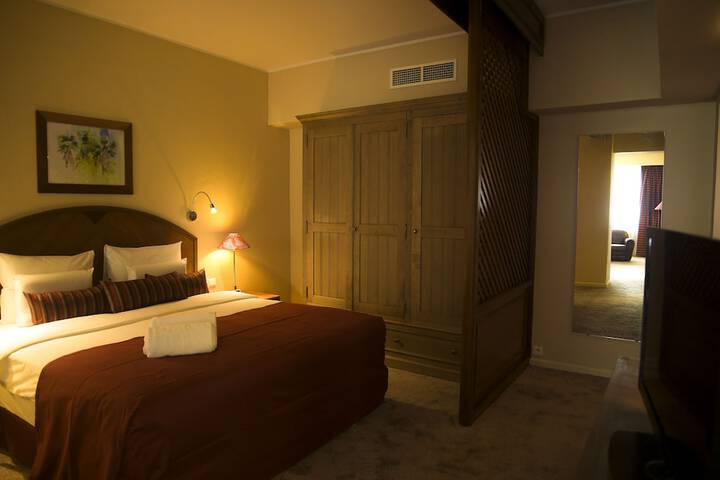 Room 30 of 87