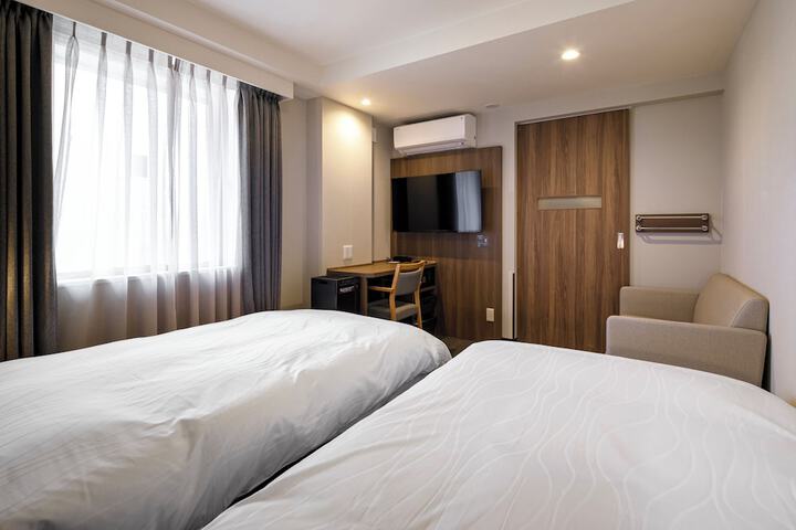 Room 12 of 48