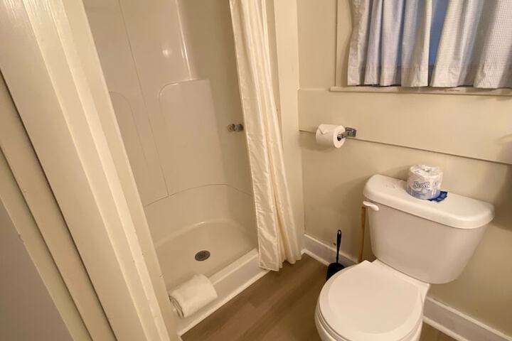 Room 153 of 205