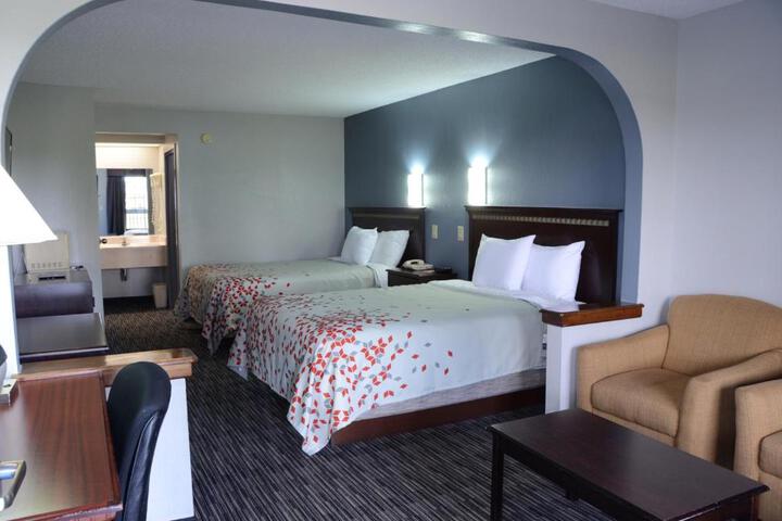 2 Queen Beds (4 of 5)