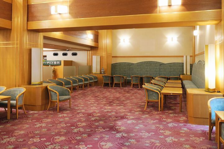 Entrance & Lobby