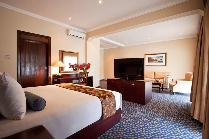 Room 10 of 99