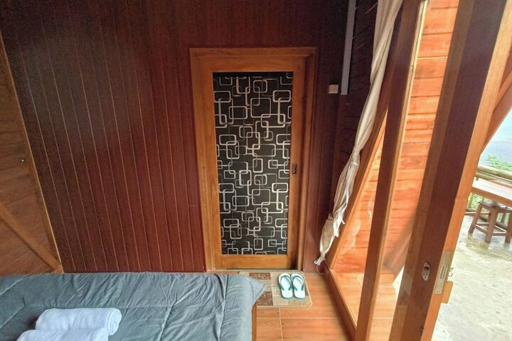 Room 16 of 32