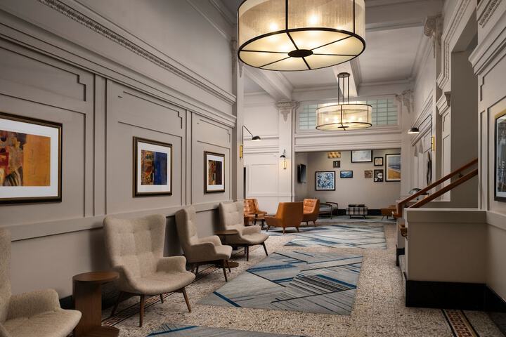 Lobby lounge