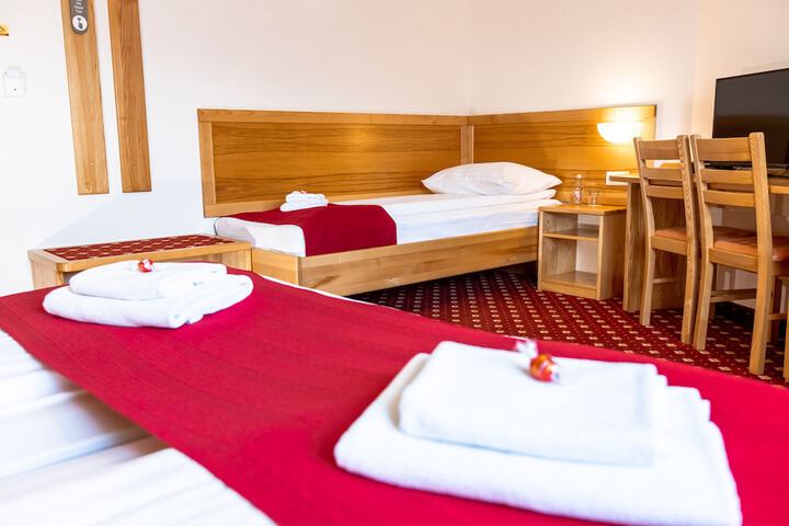 Room 12 of 49