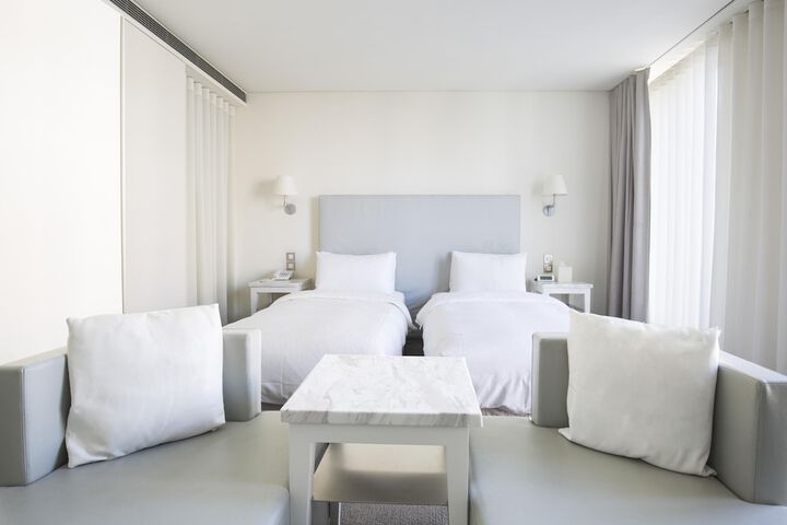 Room 19 of 80