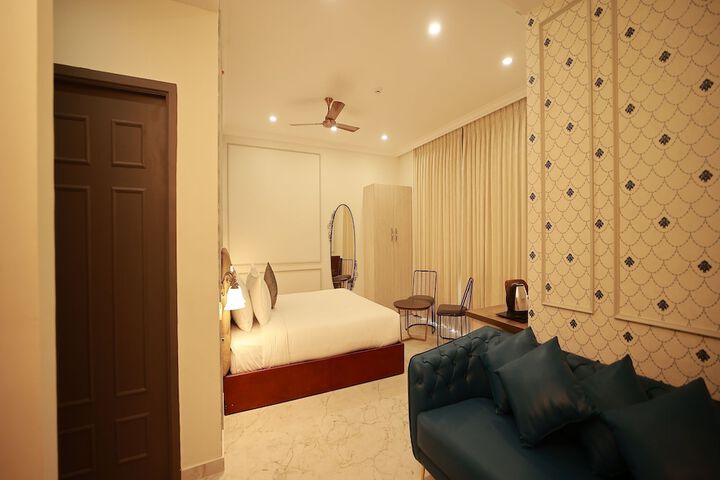Room 9 of 49