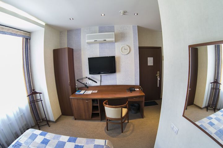 Room 27 of 74