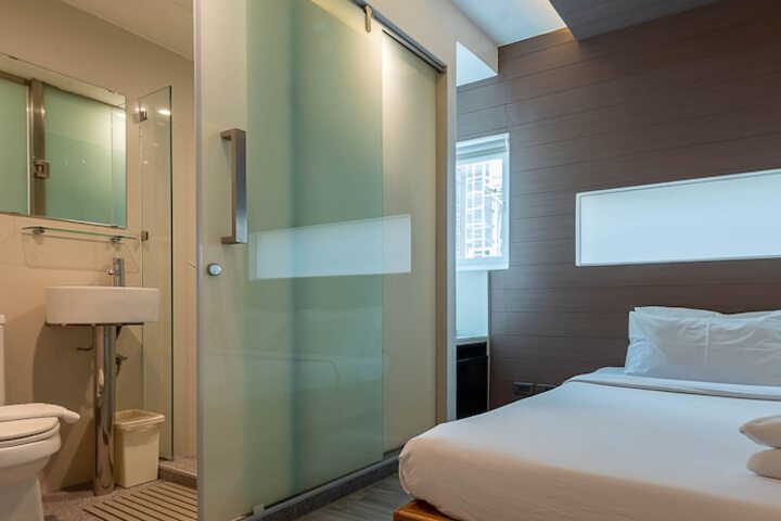 Room 10 of 25