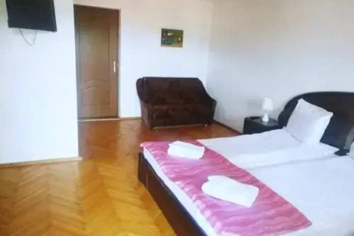 Room 3 of 7