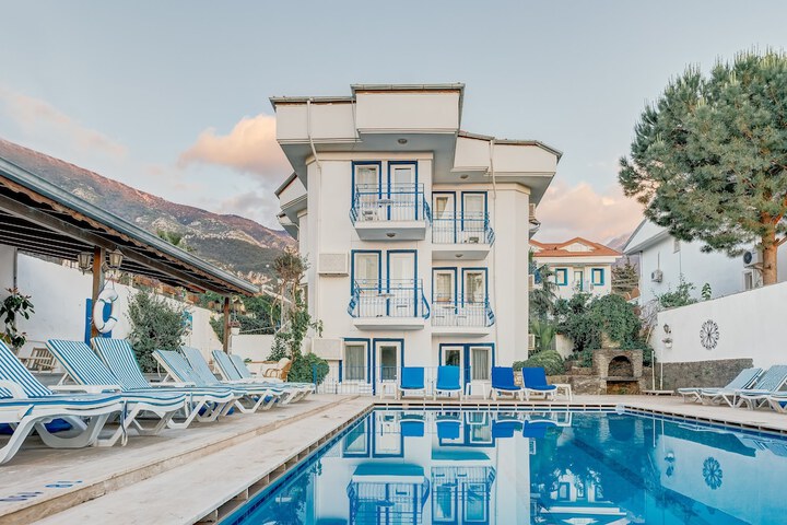 Pools & Facilities