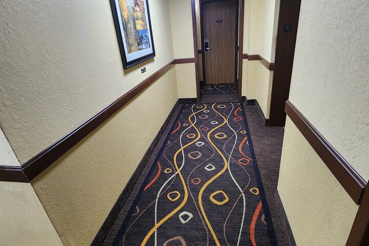 Ballroom/Hall 41 of 45