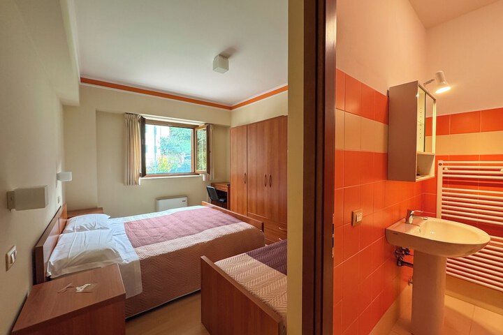 Room 4 of 24