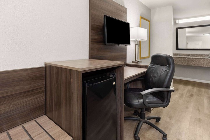 Room 16 of 43