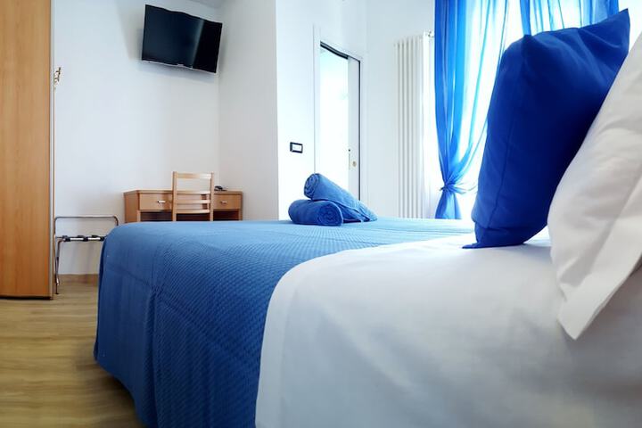 Room 27 of 73