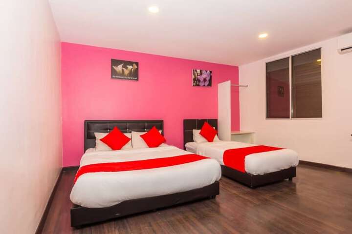 Room 10 of 16