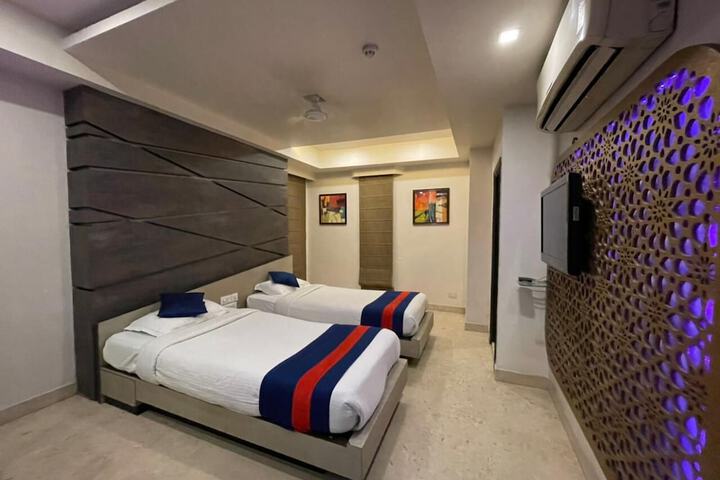 Room 5 of 6