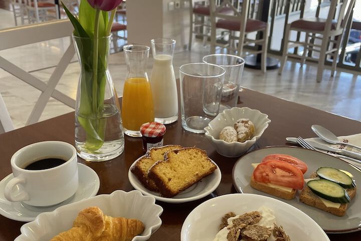 Breakfast/Coffee Service 115 of 141